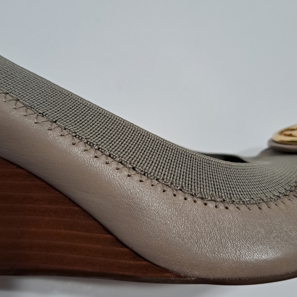Tory Burch Caroline wedge heel, size 9.5M  Tan - Picture 6 of 16